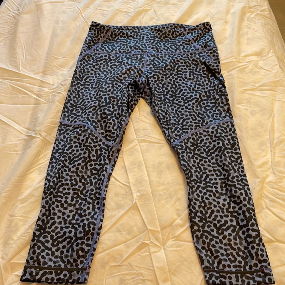 Lululemon Athletics leggings with pockets. Size 10
